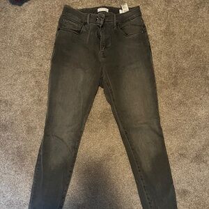 Good American Good Legs Raw Hem Crop Skinny Jeans